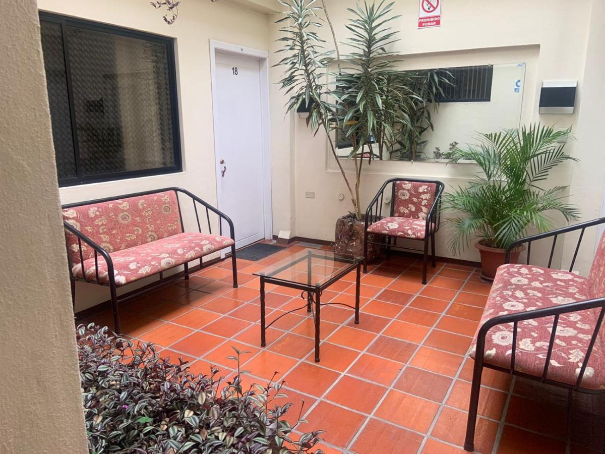 Hostal Mariscal Inn&Suite Cuenca Esterno foto