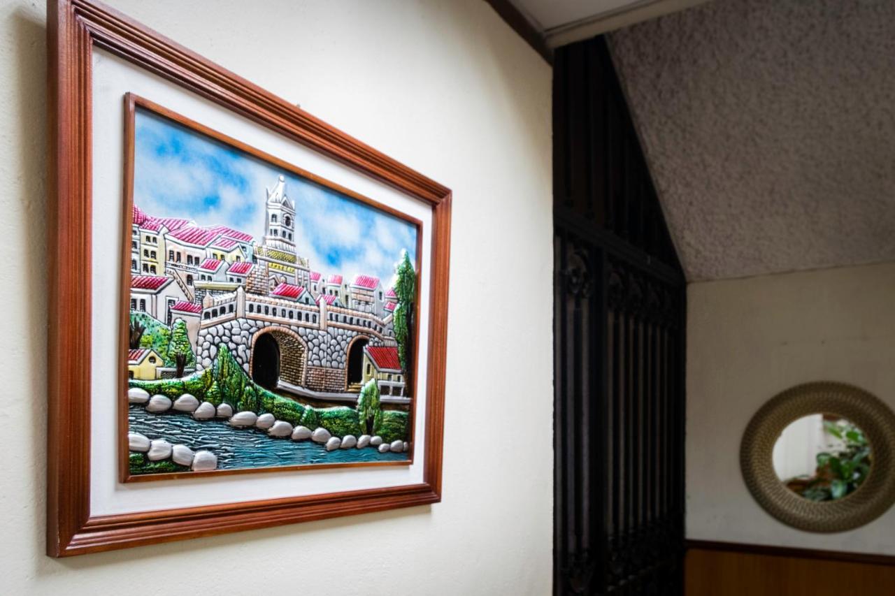Hostal Mariscal Inn&Suite Cuenca Esterno foto