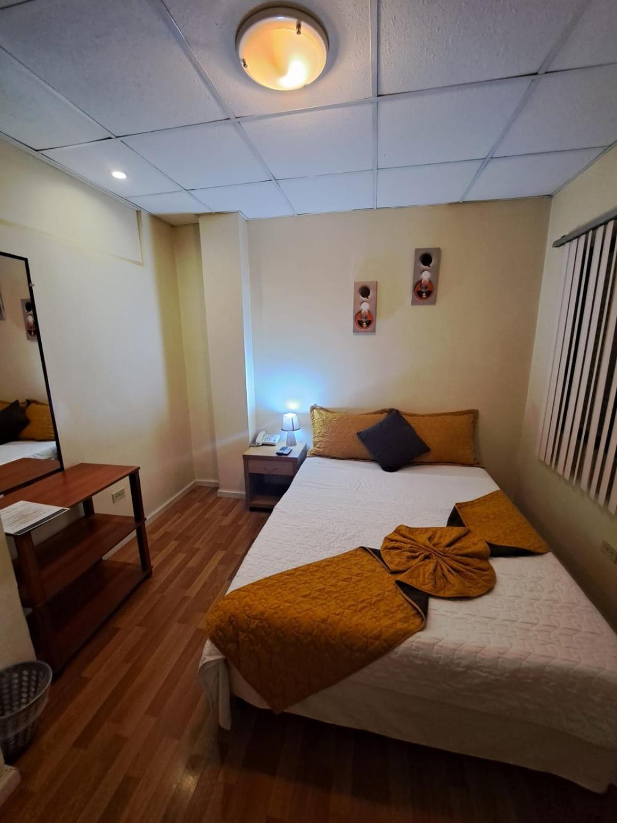 Hostal Mariscal Inn&Suite Cuenca Esterno foto