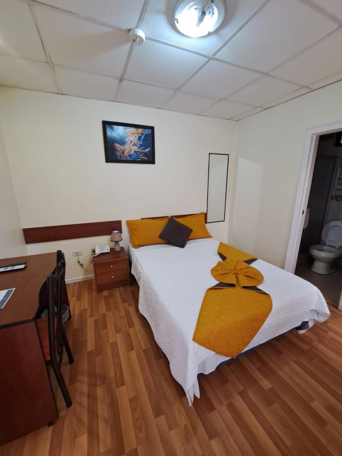 Hostal Mariscal Inn&Suite Cuenca Esterno foto